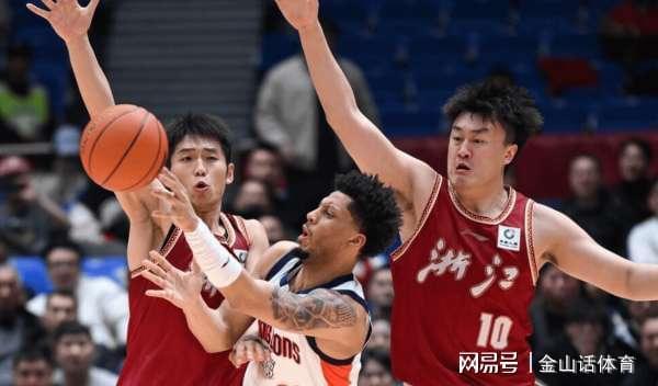 开云官网-0分!0分!球队4次追平比分,最终没逆转,只因这哥俩,太拉胯了