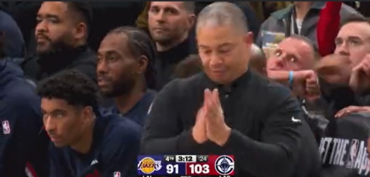 互搞心态~东契奇造犯规罚球不中 泰伦·卢起身鼓掌