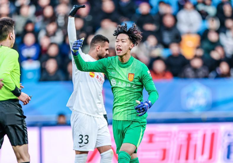 铜梁龙飘了?虎口夺分后 一张海报令球迷从感动到心寒只用72小时